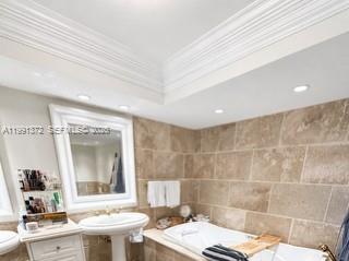 600 Grapetree Dr Unit: 9GN