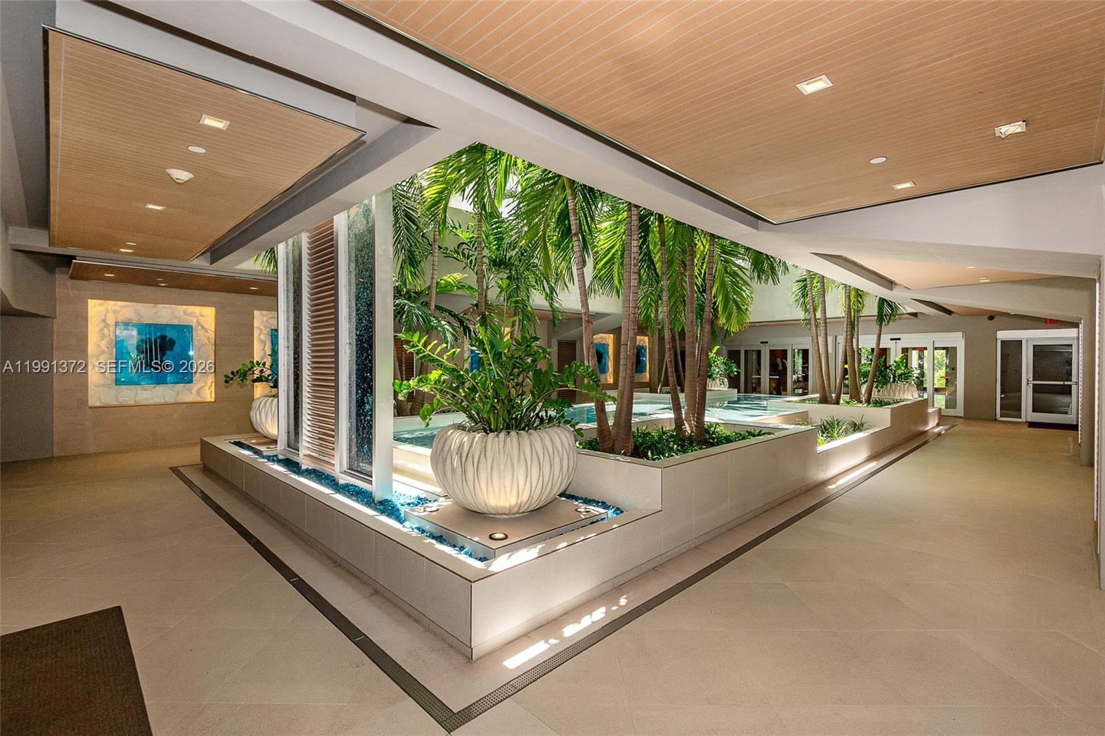 600 Grapetree Dr Unit: 9GN