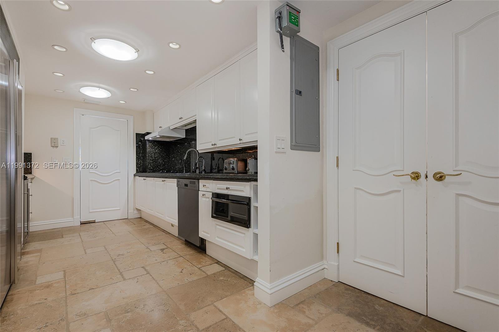 600 Grapetree Dr Unit: 9GN