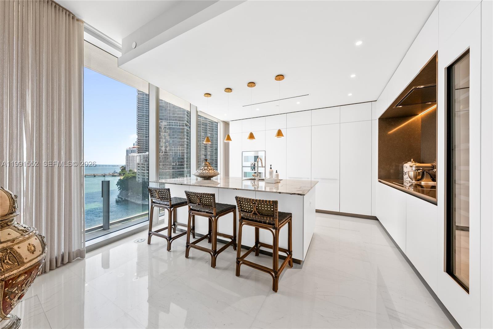 300 Biscayne Boulevard Way # 901E