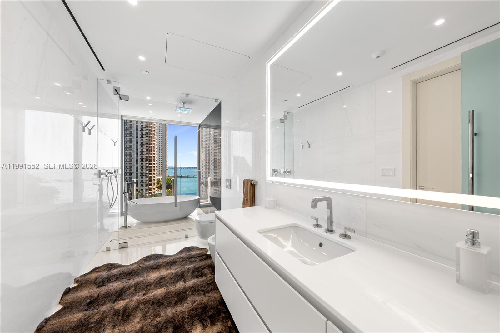 300 Biscayne Boulevard Way # 901E