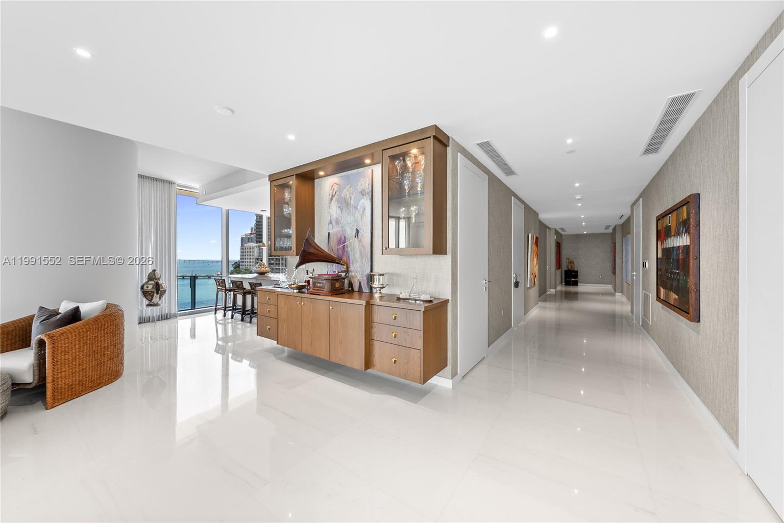 300 Biscayne Boulevard Way # 901E