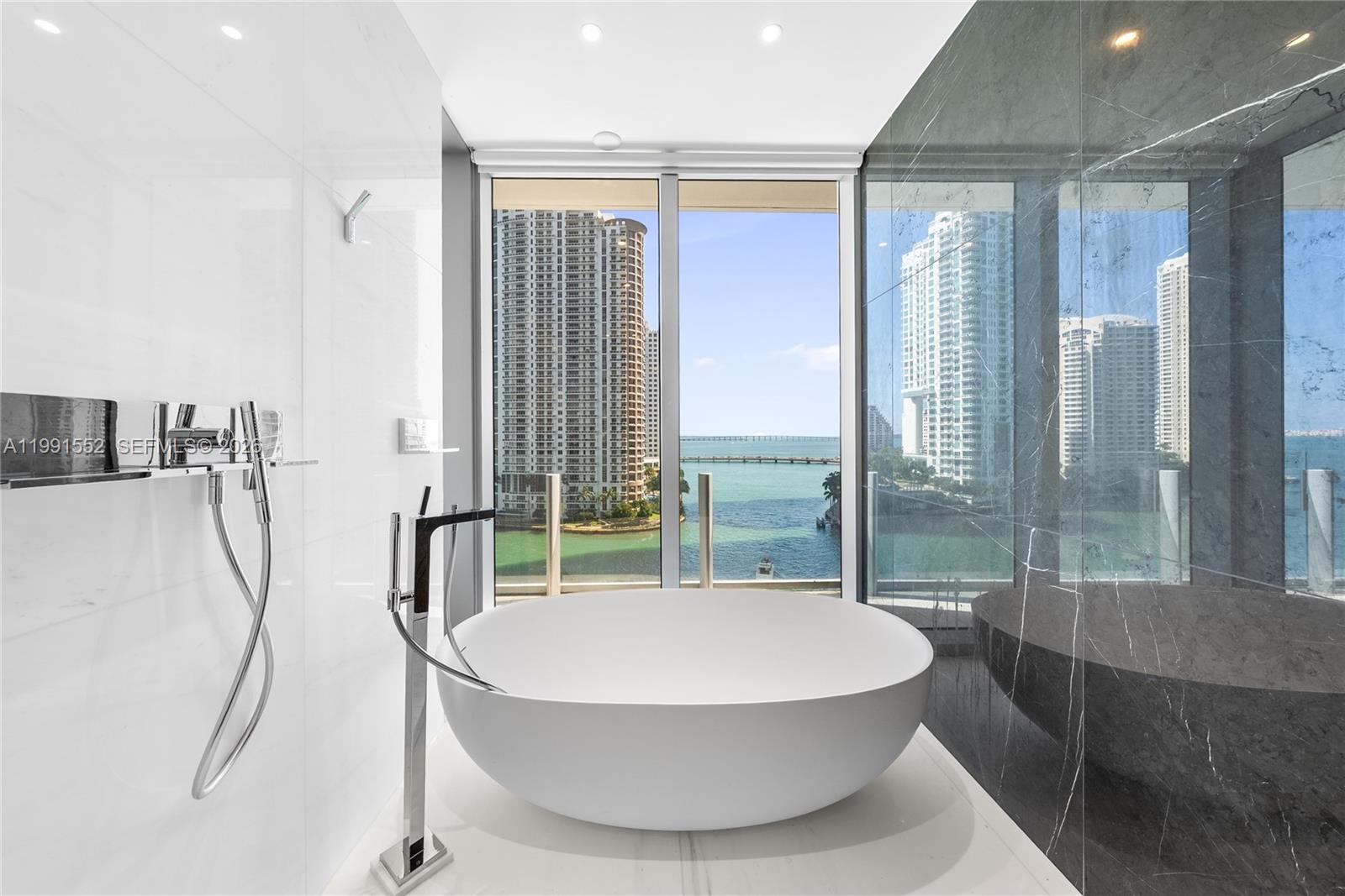 300 Biscayne Boulevard Way # 901E