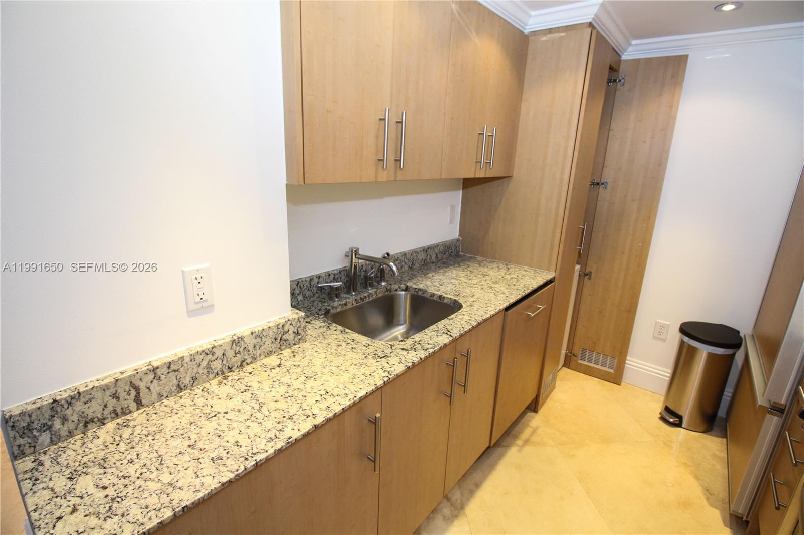 10275 Collins Ave # 833