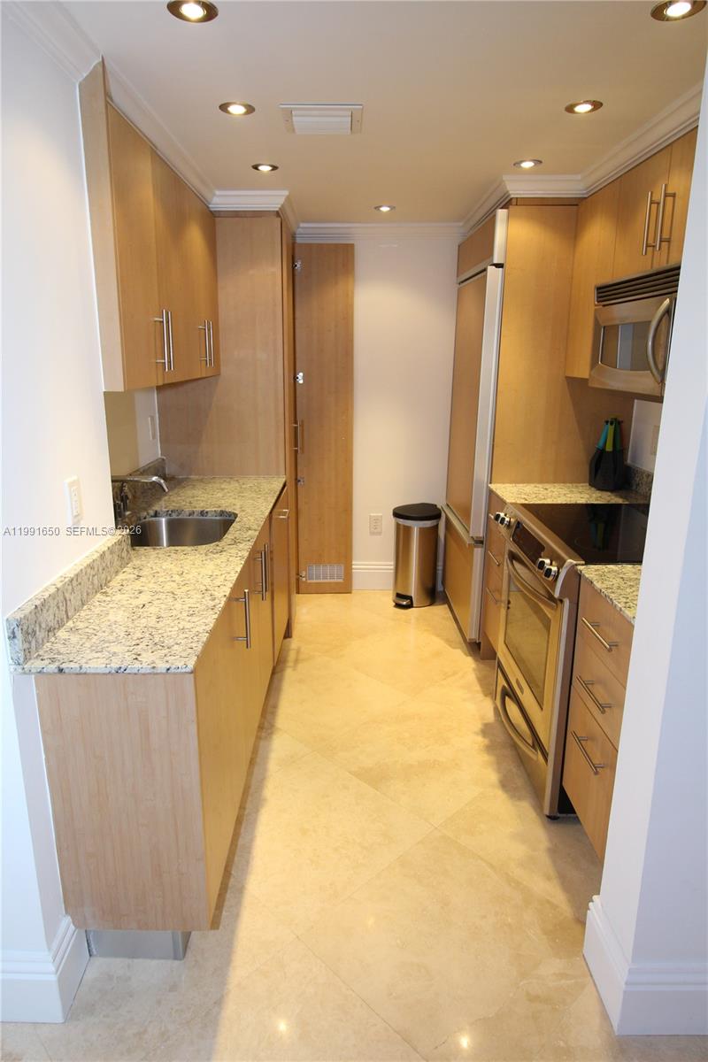 10275 Collins Ave # 833