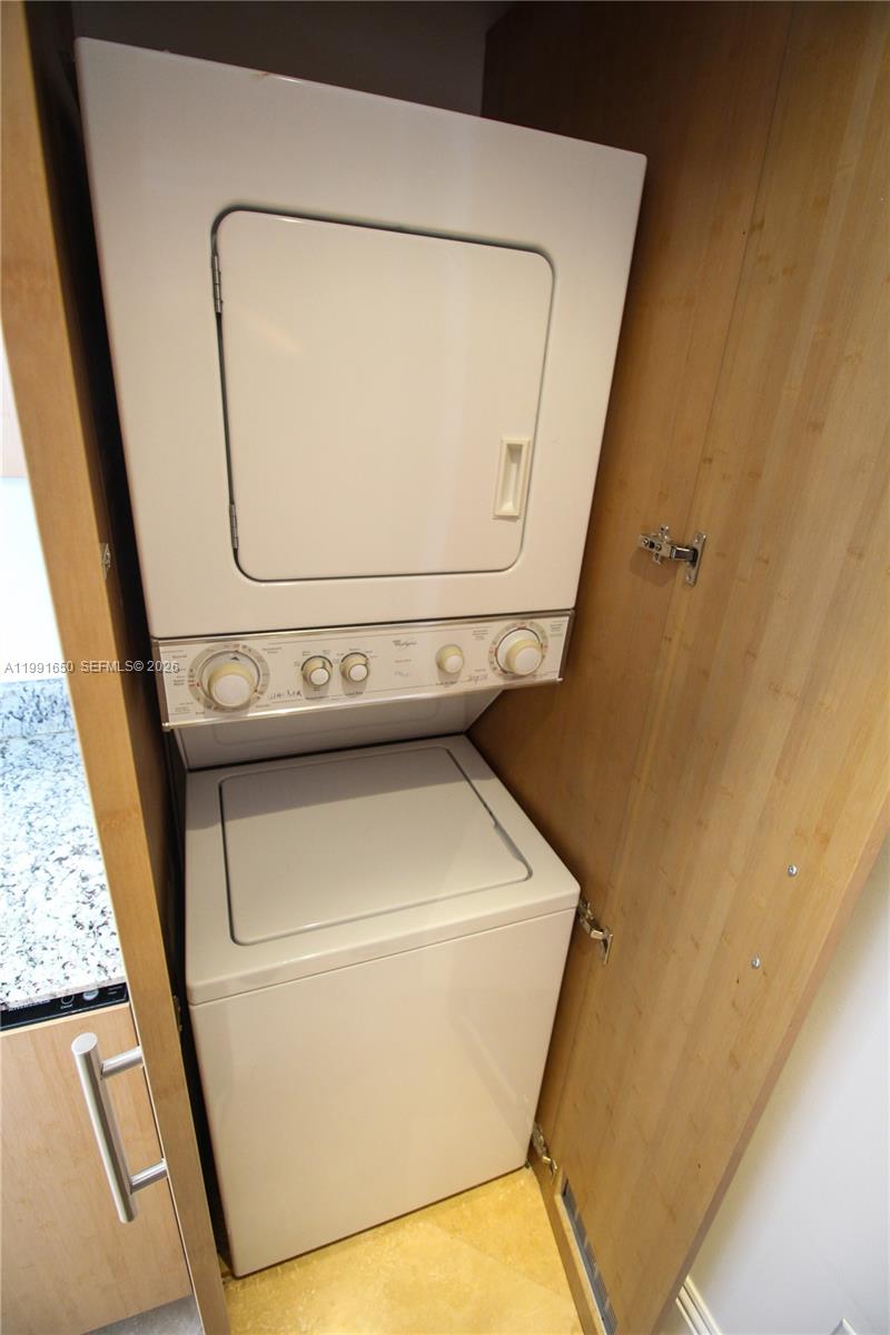 10275 Collins Ave # 833