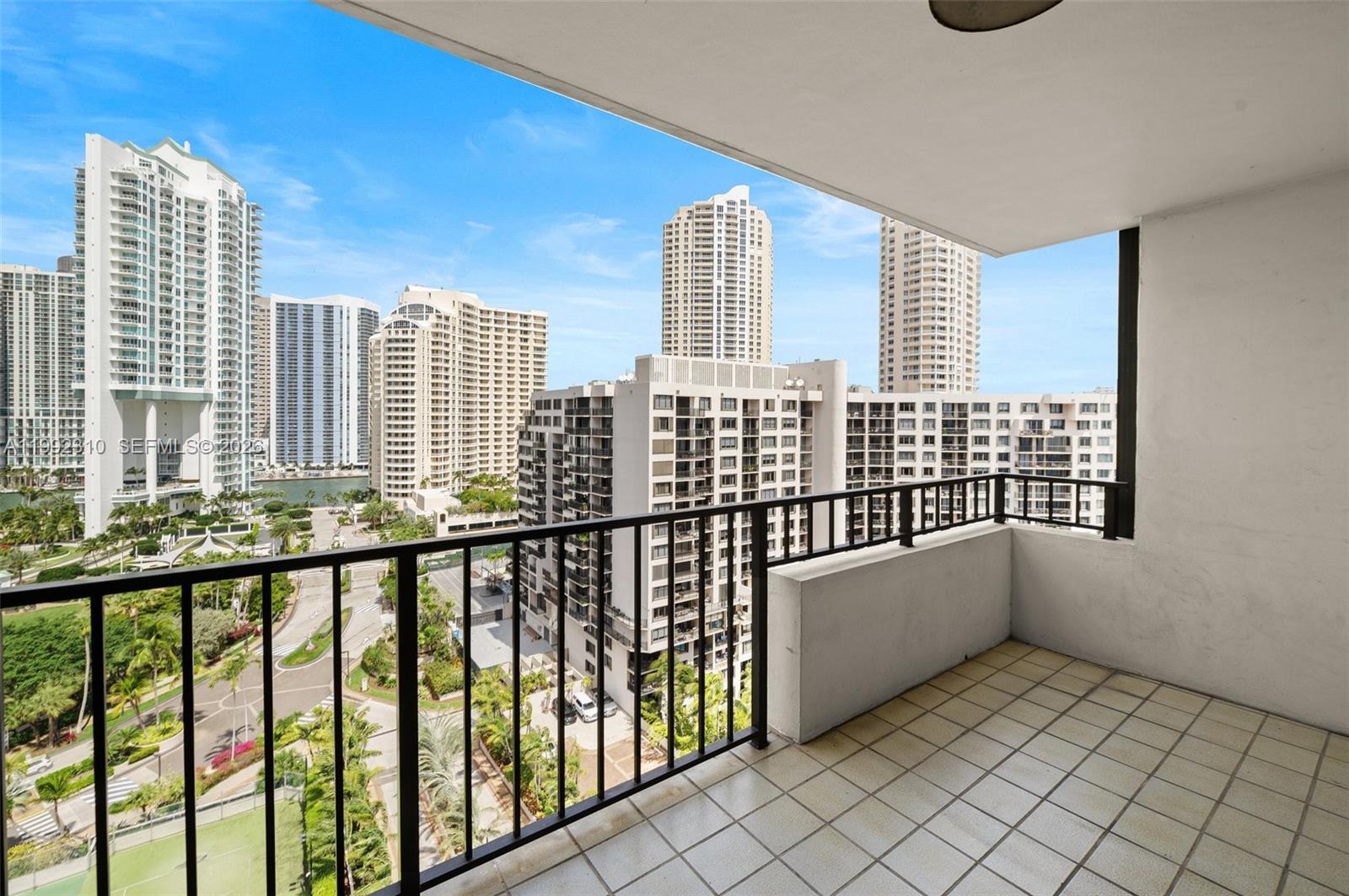 520 Brickell Key Dr # A1712