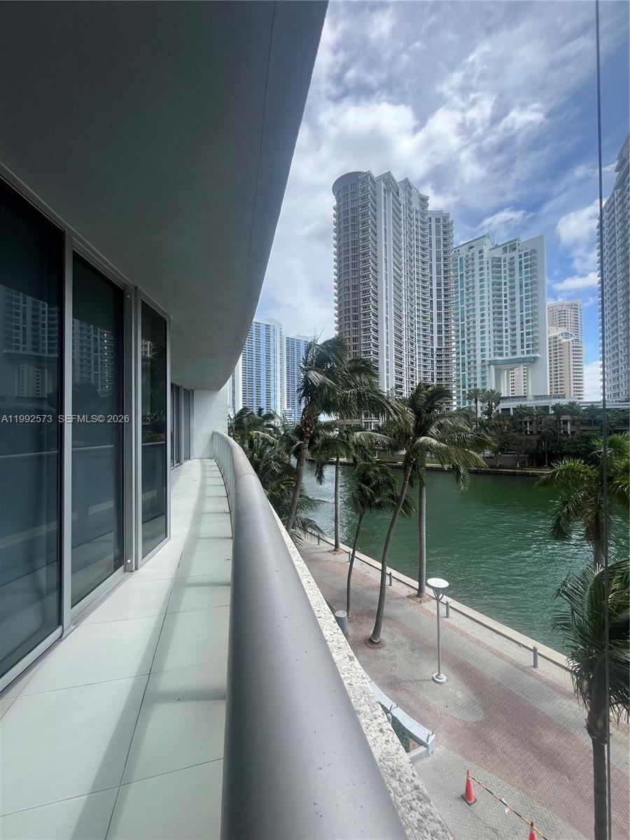 495 Brickell Ave Unit: BAY407