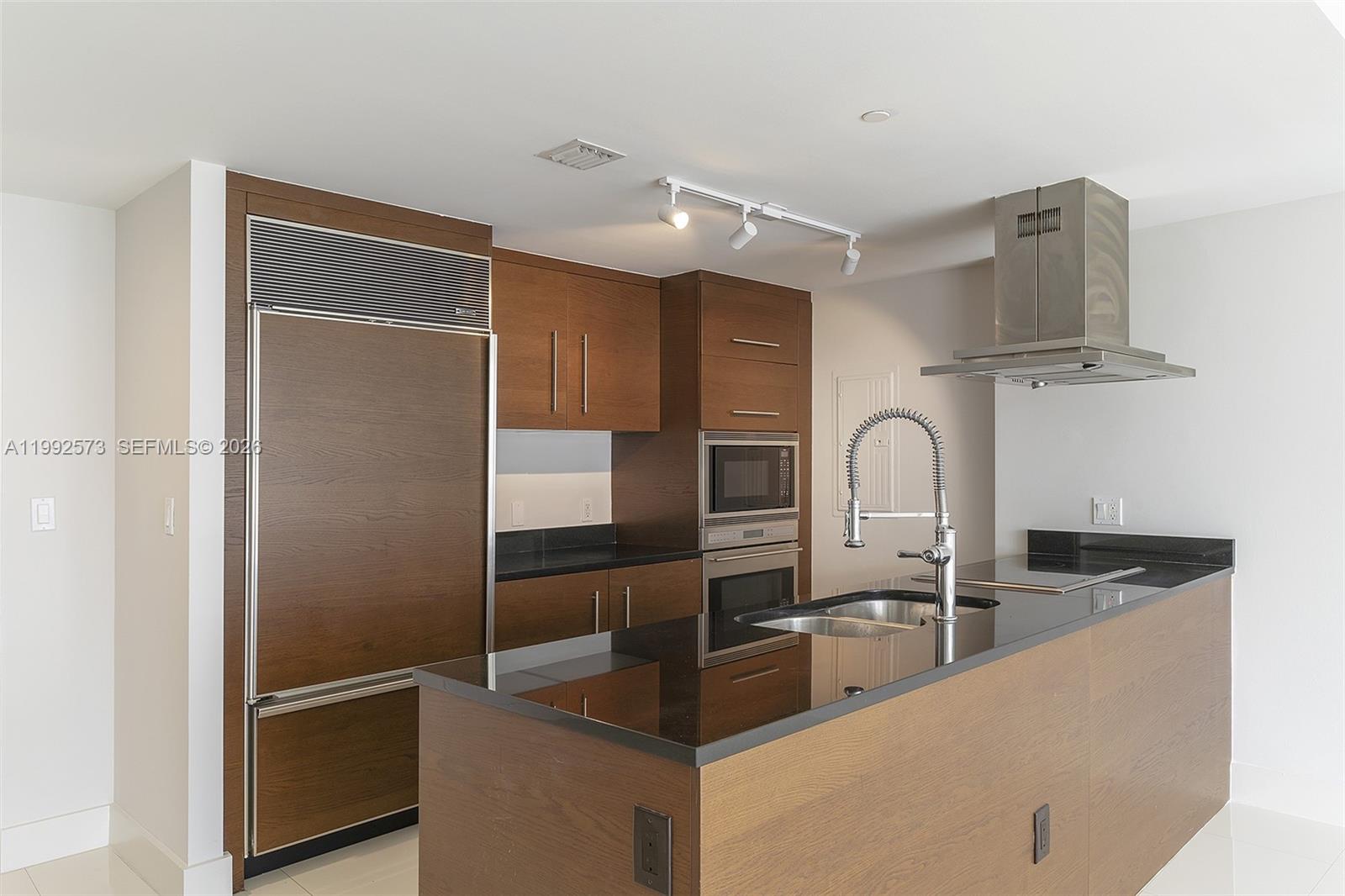 495 Brickell Ave Unit: BAY407