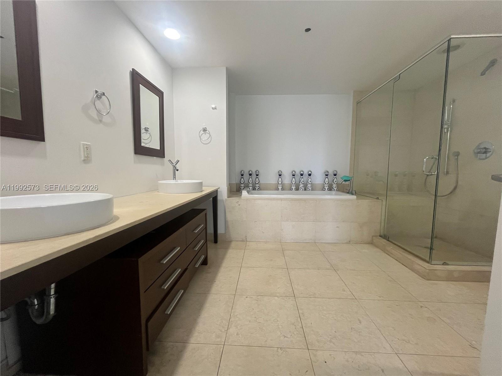 495 Brickell Ave Unit: BAY407