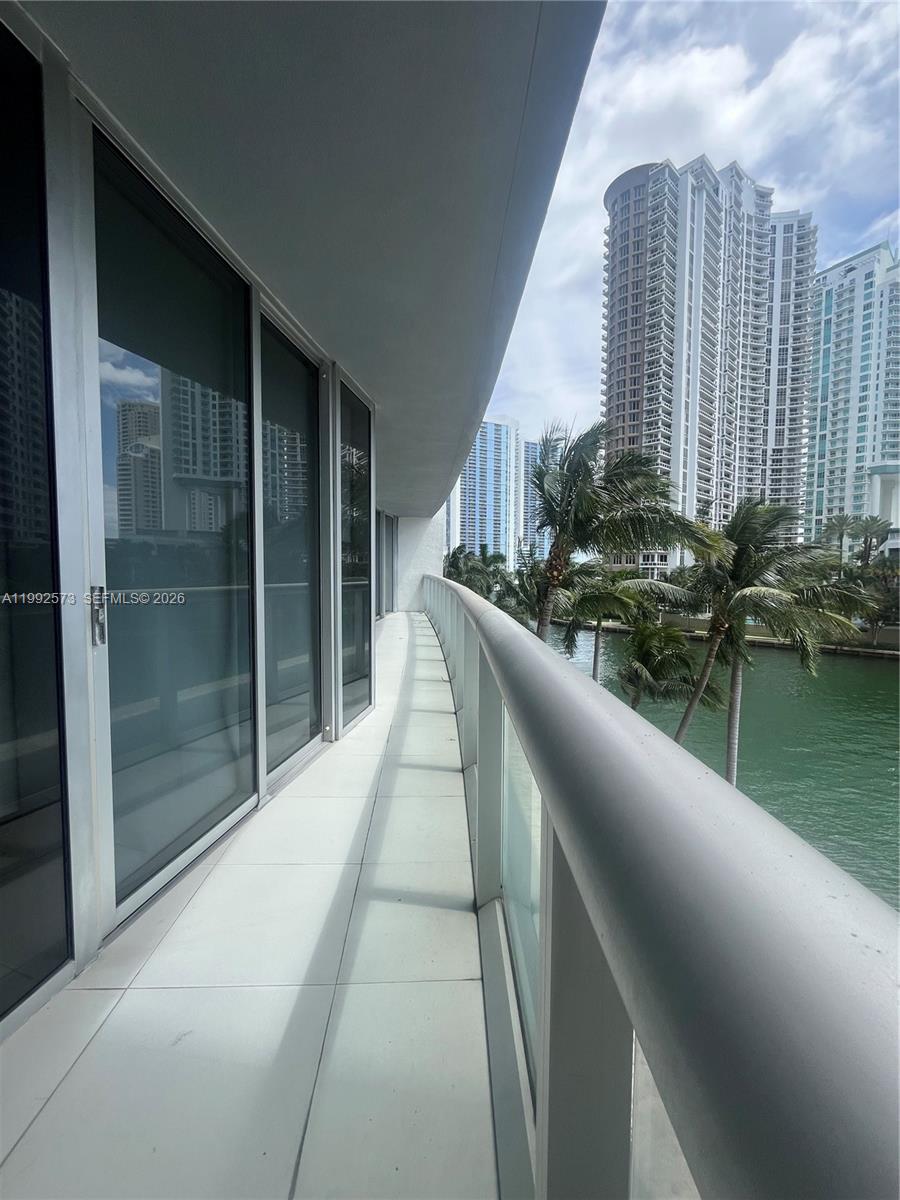 495 Brickell Ave Unit: BAY407