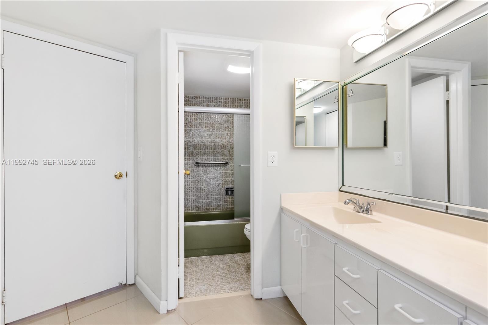 20400 W Country Club Dr # 605