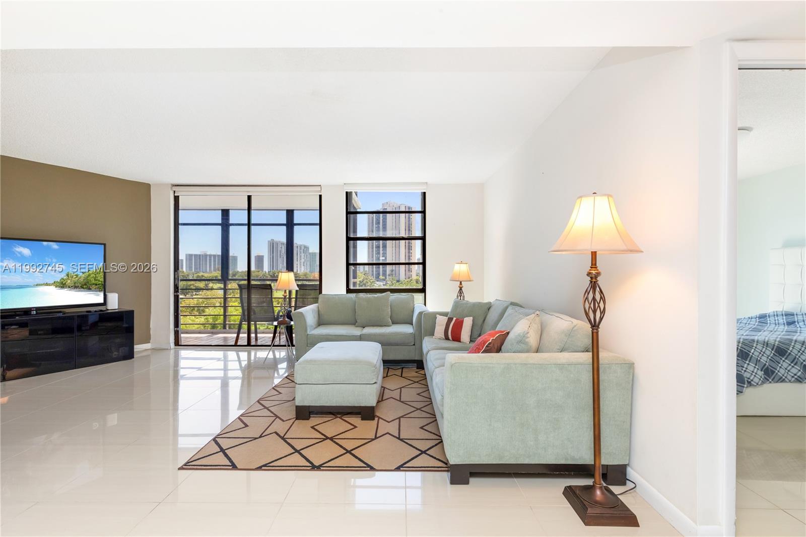 20400 W Country Club Dr # 605