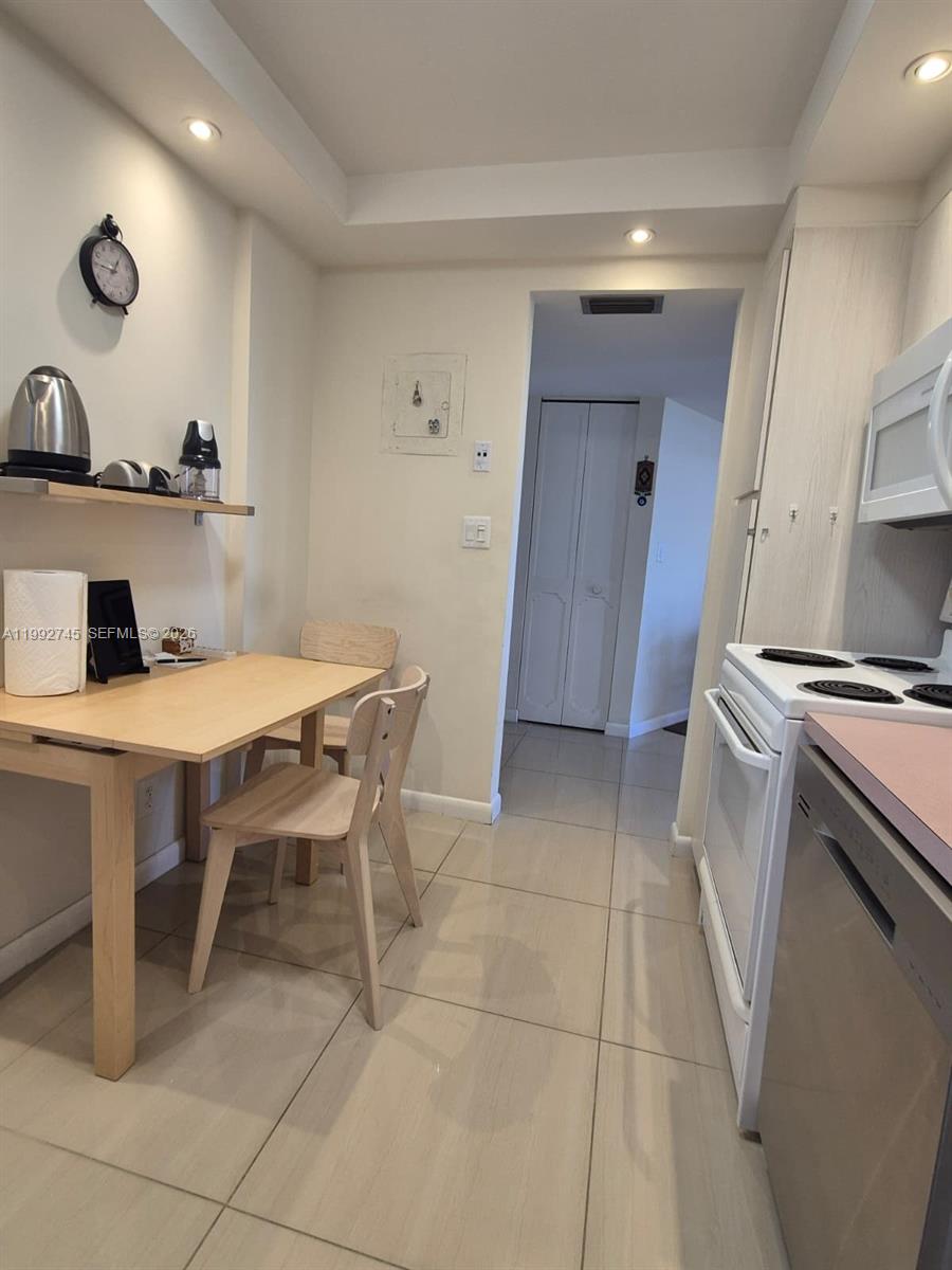 20400 W Country Club Dr # 605