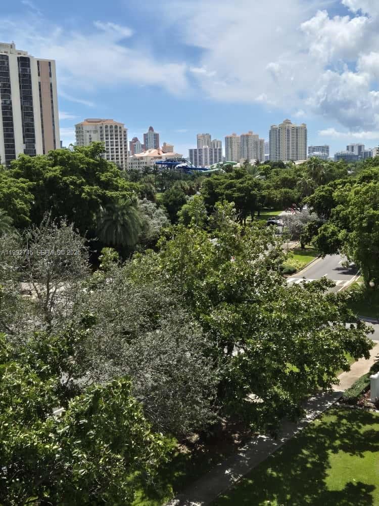 20400 W Country Club Dr # 605