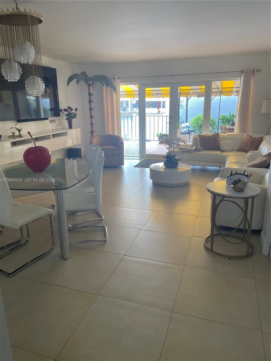 6386 N Milk Wagon Ln