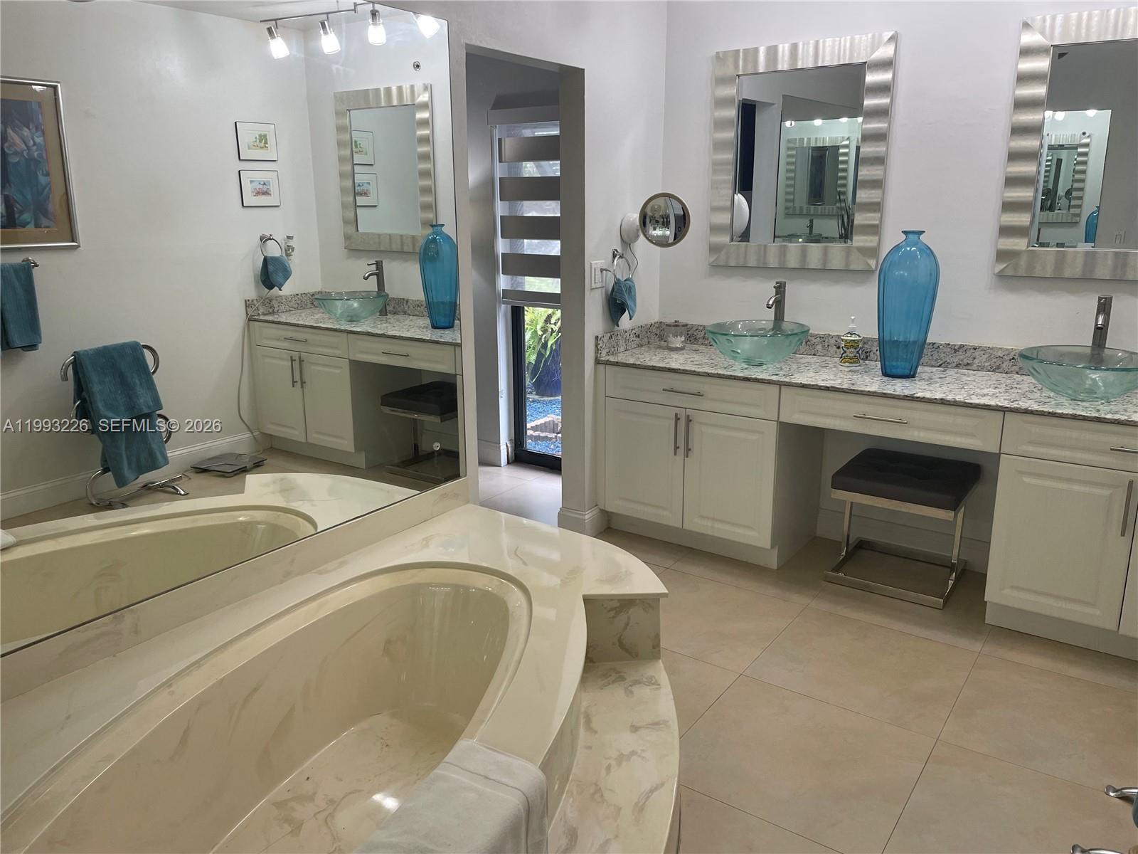 6386 N Milk Wagon Ln