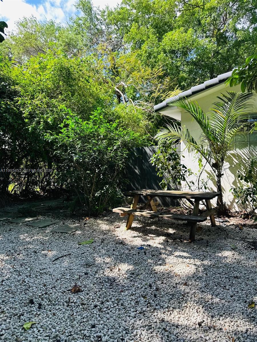 1002 NE 119th St # F