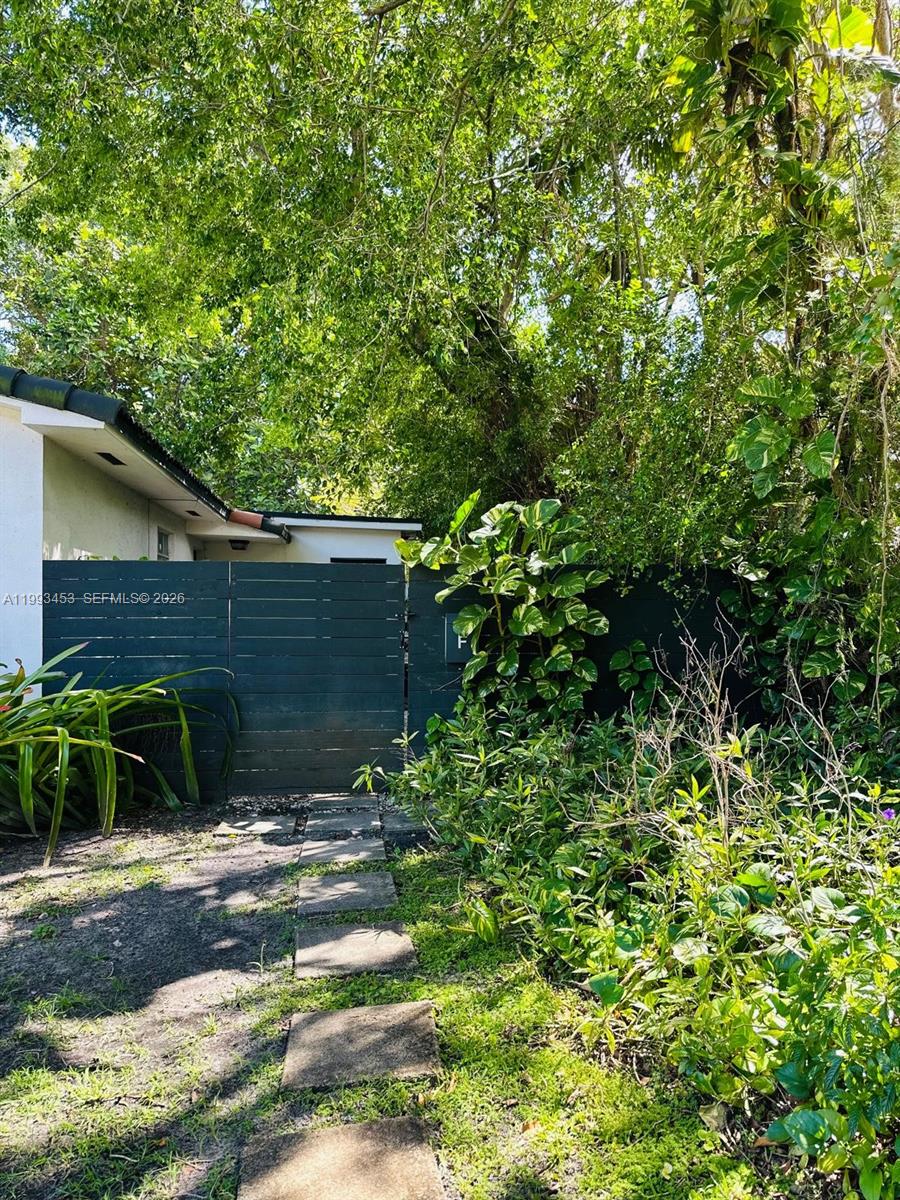 1002 NE 119th St # F