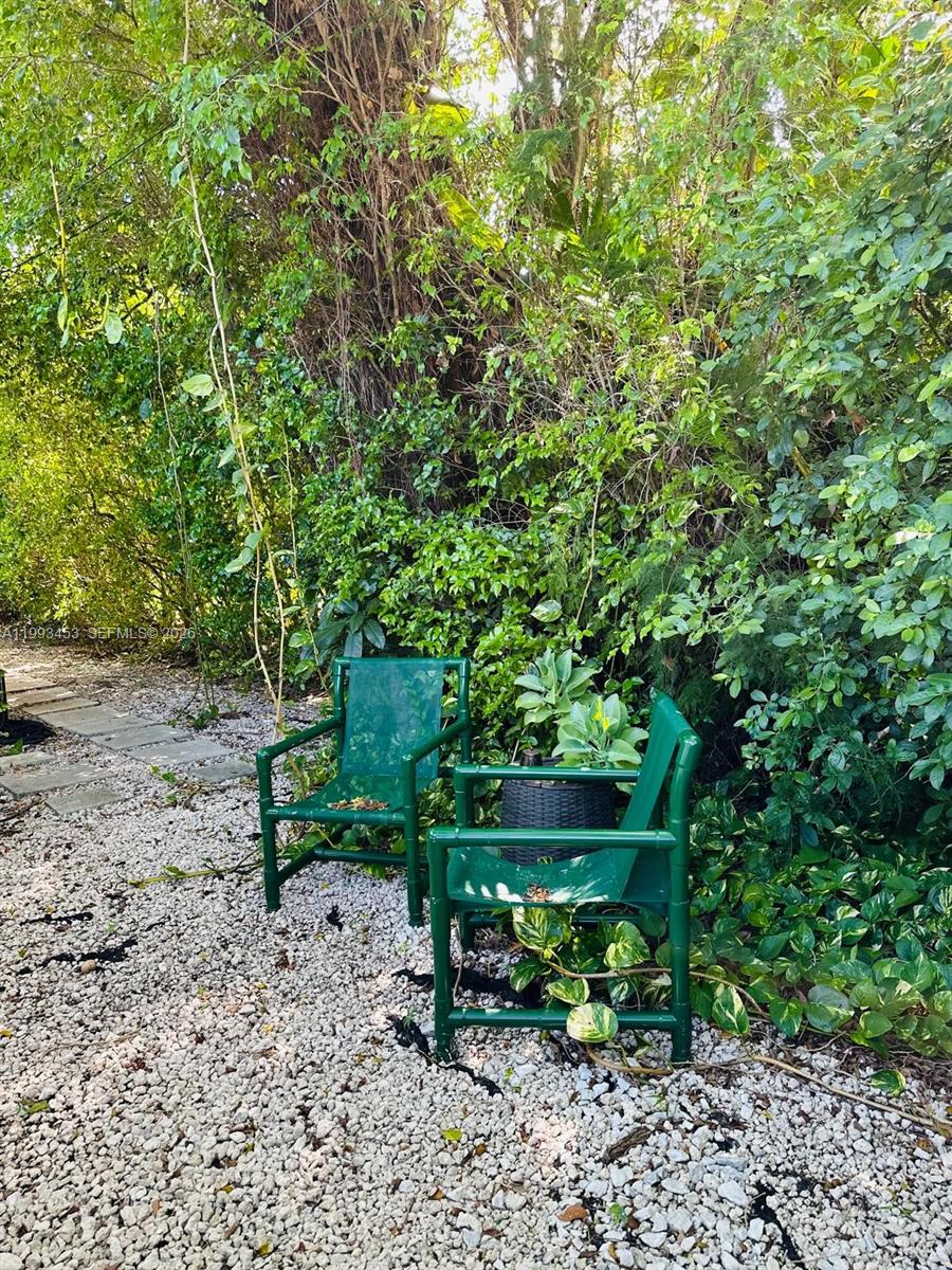 1002 NE 119th St # F