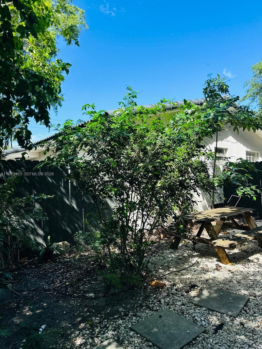 1002 NE 119th St # F