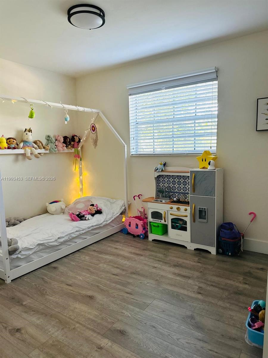 1002 NE 119th St # F