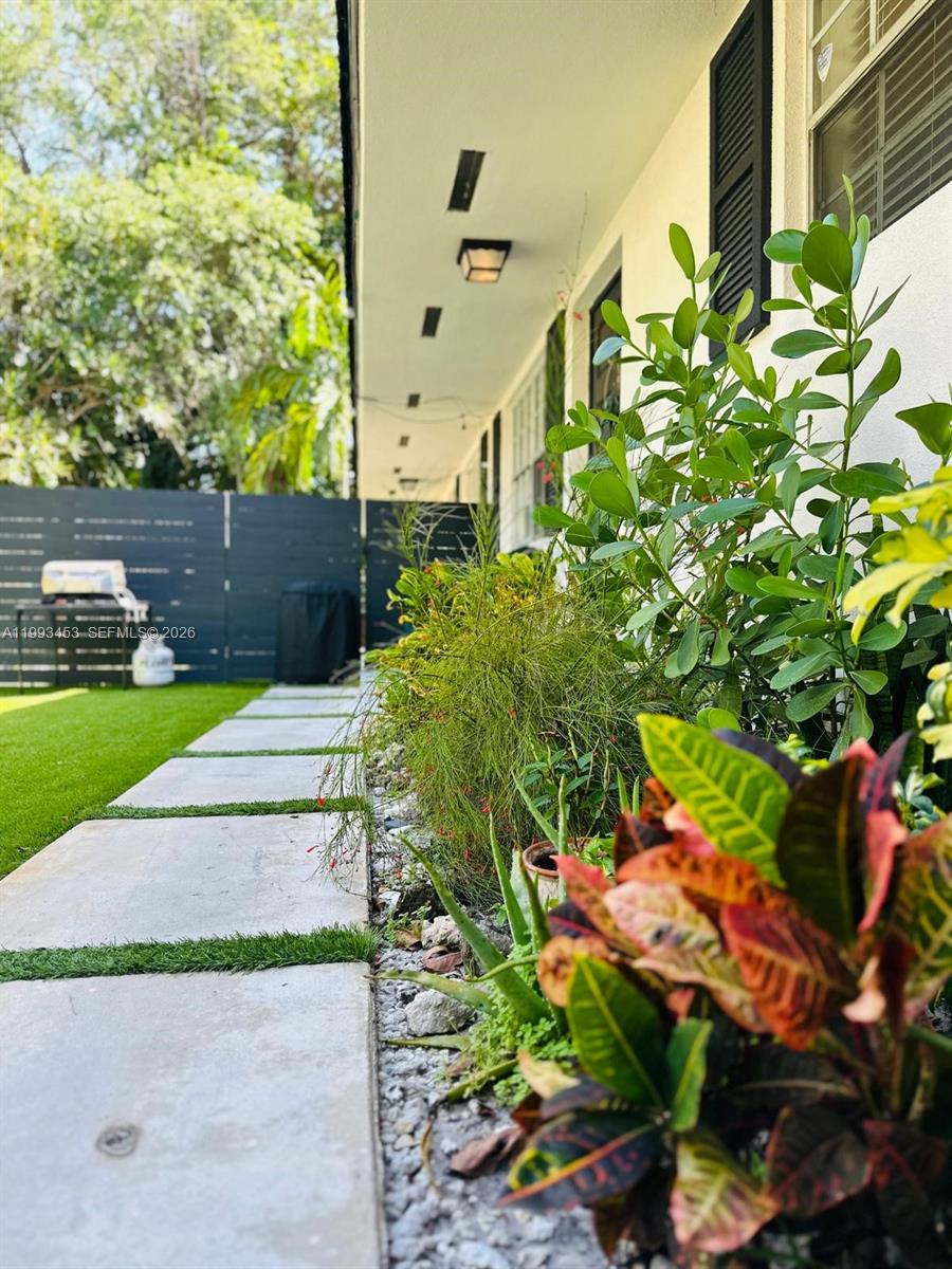 1002 NE 119th St # F