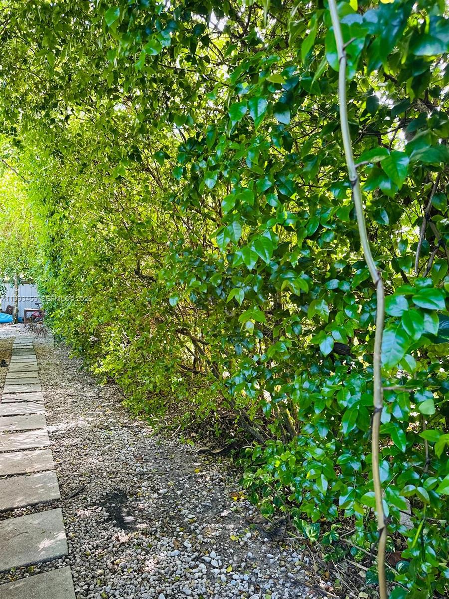 1002 NE 119th St # F