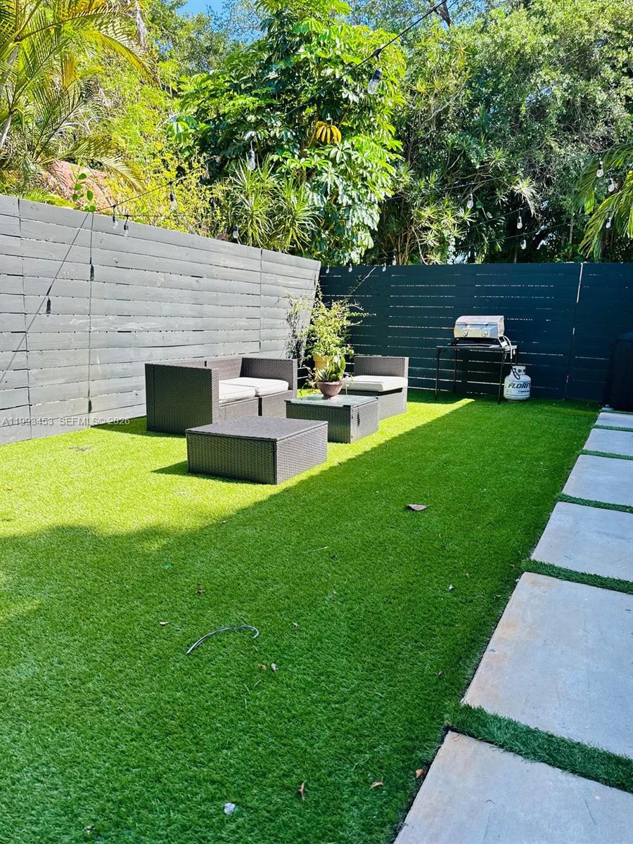 1002 NE 119th St # F