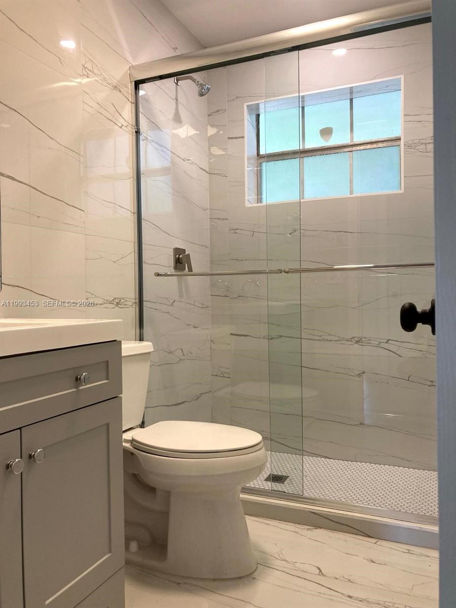 1002 NE 119th St # F