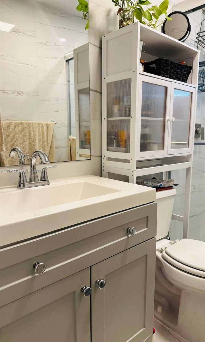 1002 NE 119th St # F