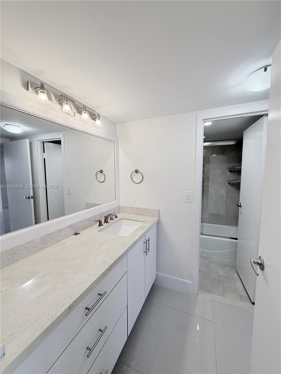 2333 Brickell Ave # 1407