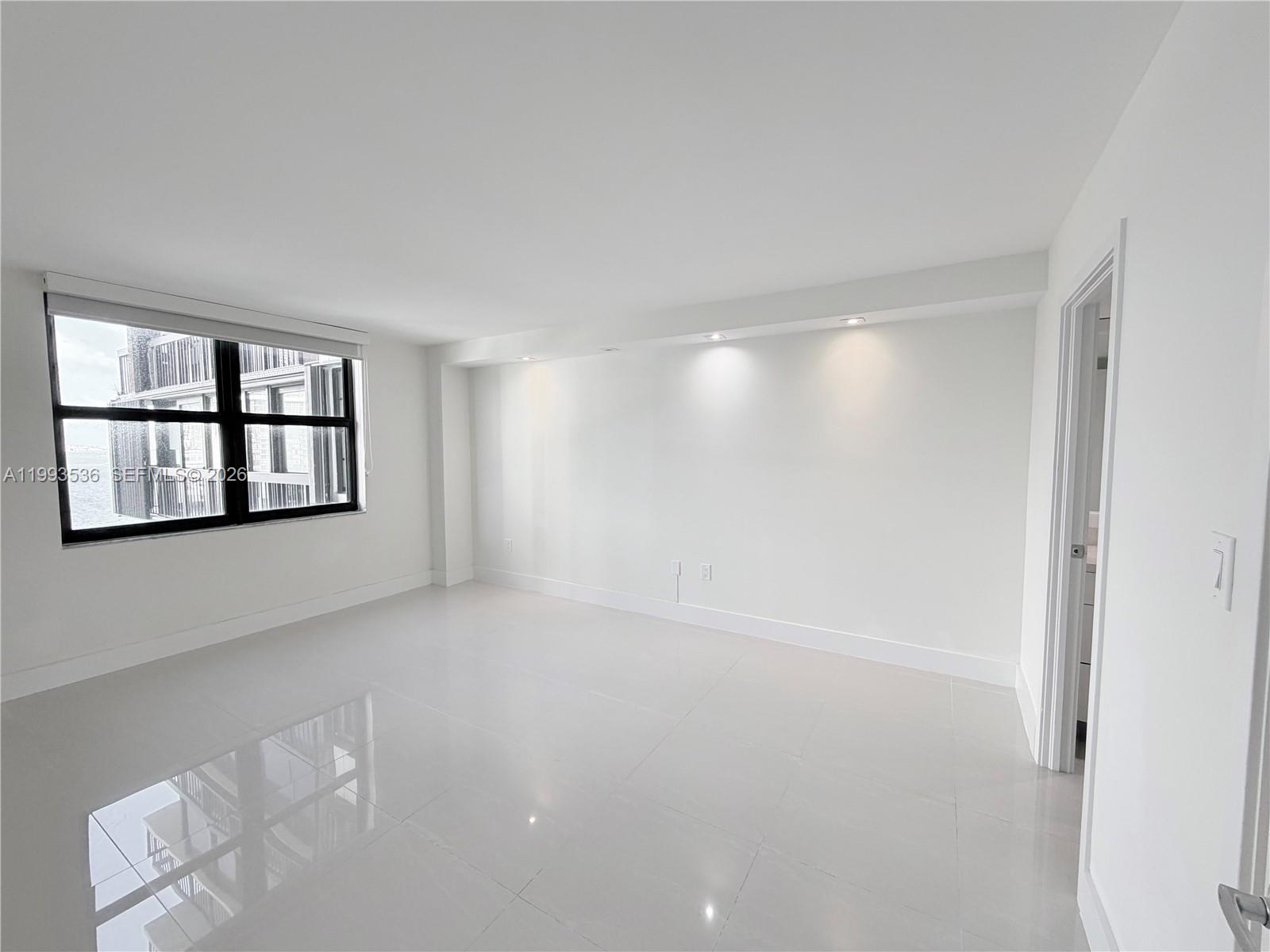 2333 Brickell Ave # 1407