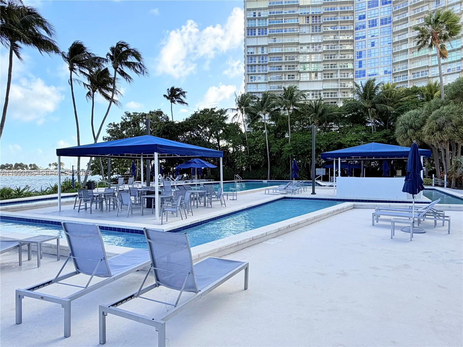 2333 Brickell Ave # 1407