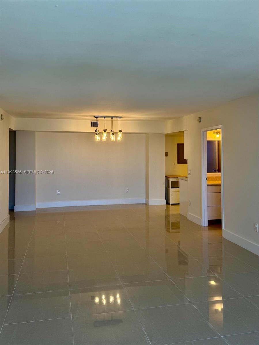 2333 Brickell Ave # 1407