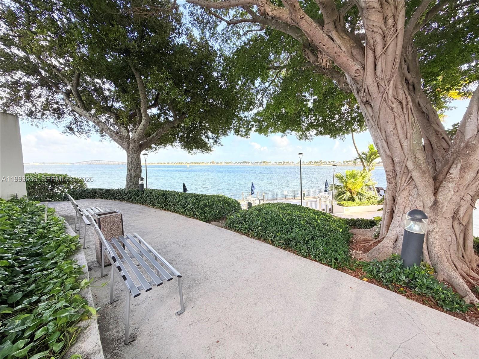 2333 Brickell Ave # 1407