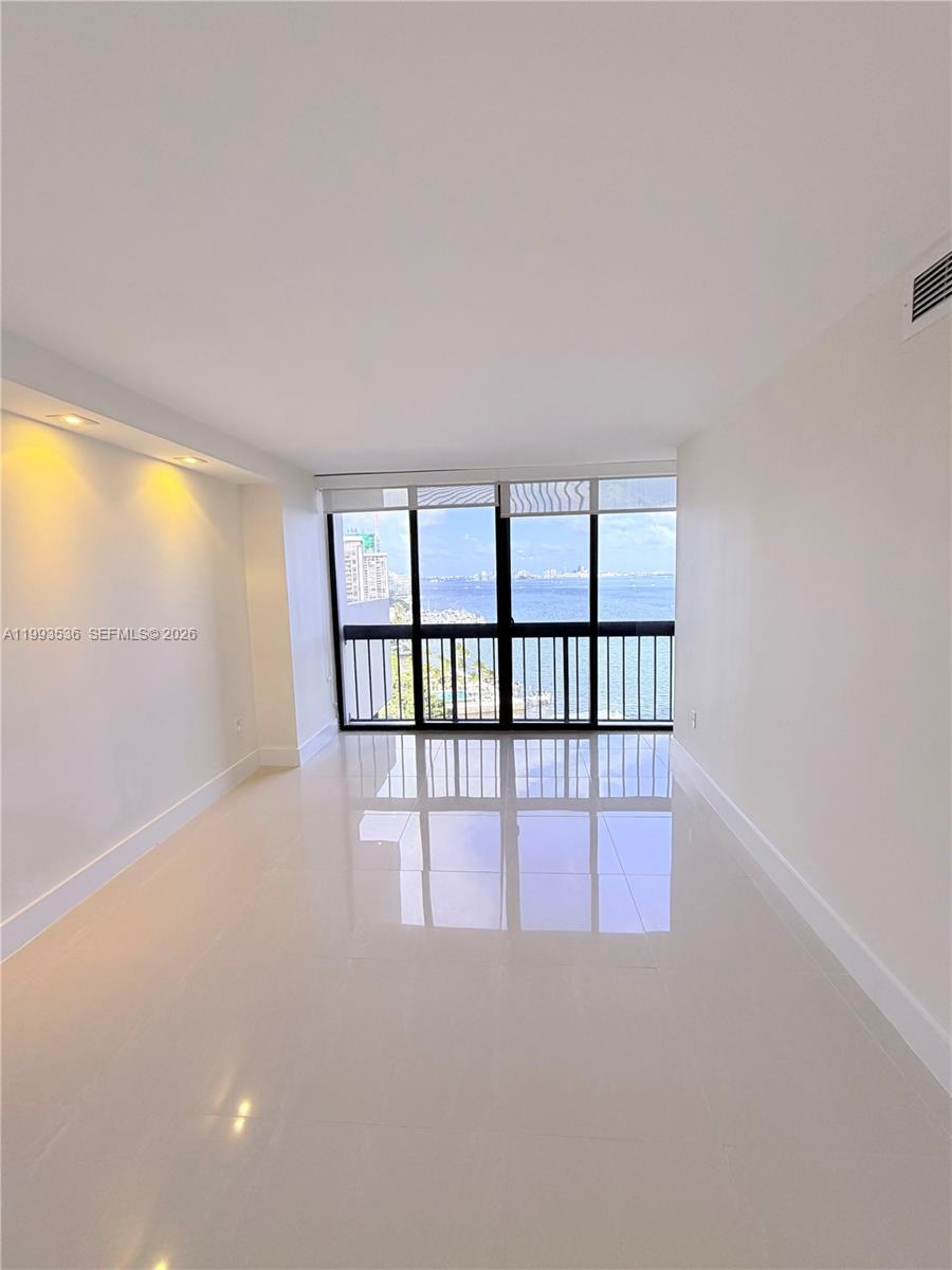 2333 Brickell Ave # 1407