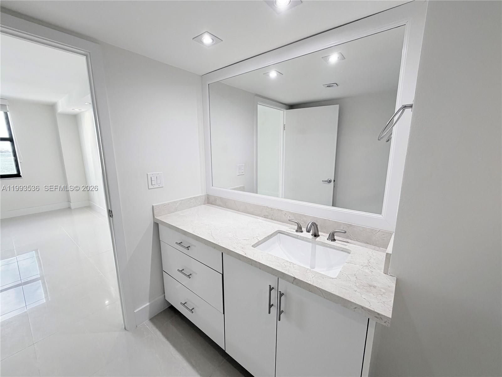 2333 Brickell Ave # 1407