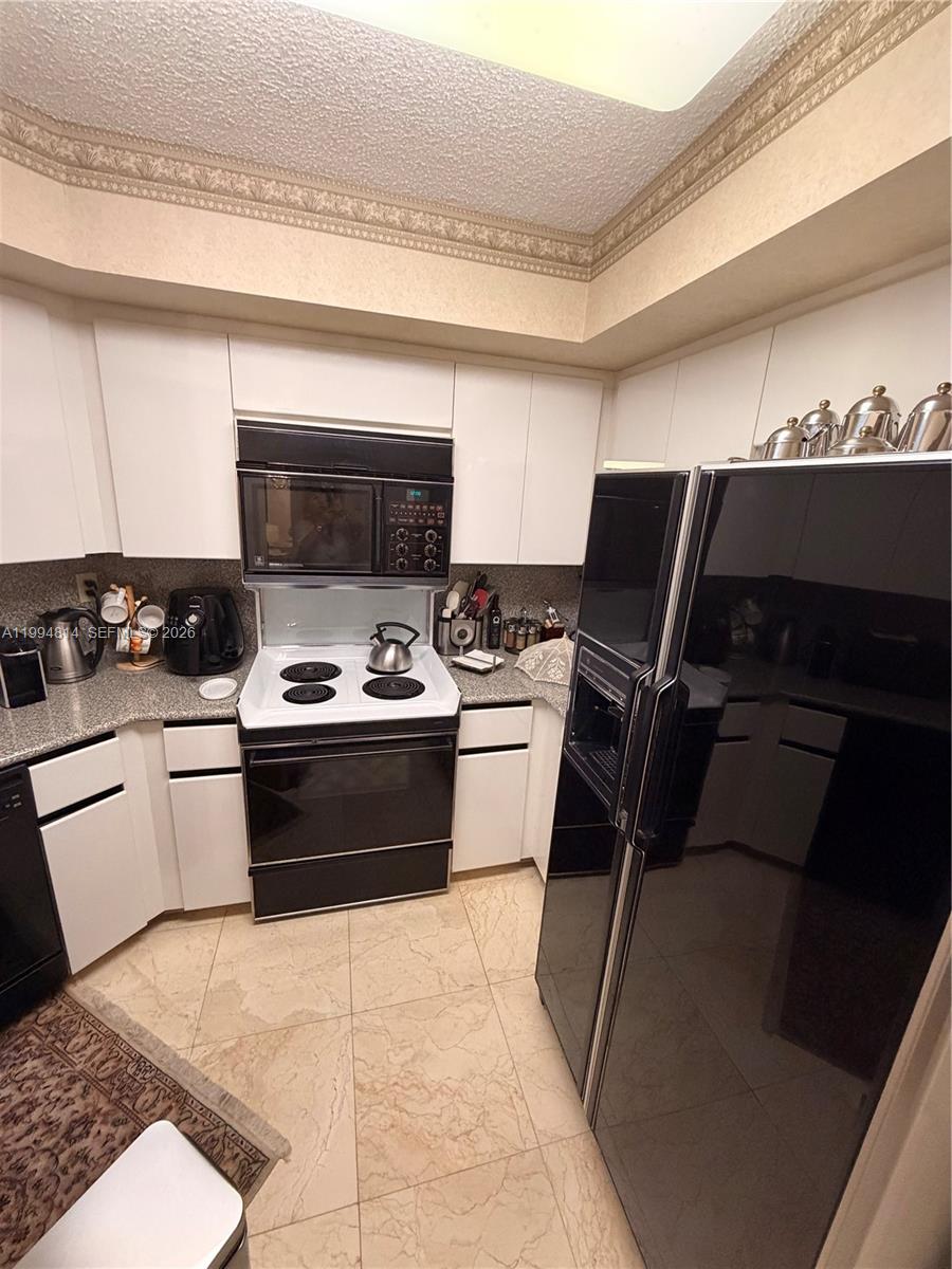 6767 Collins Ave # 504