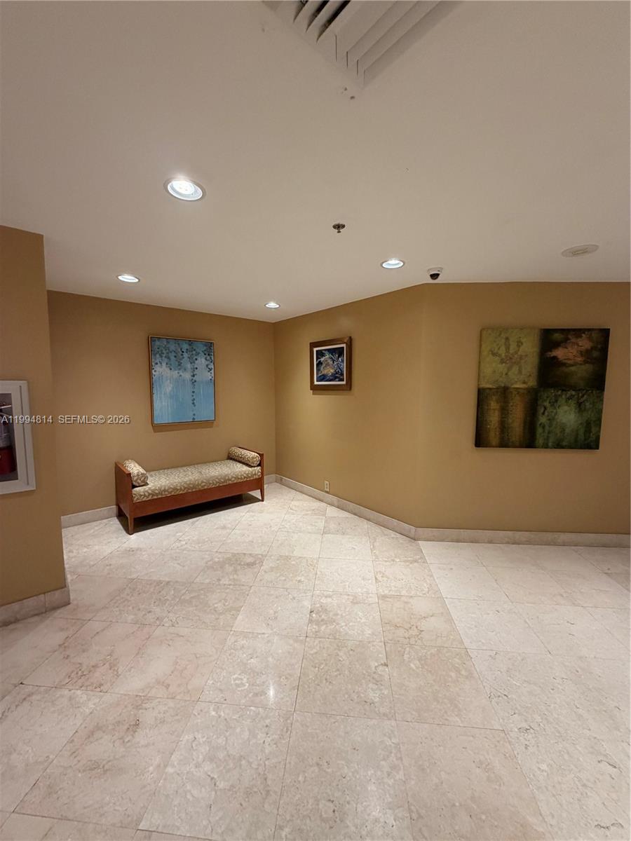 6767 Collins Ave # 504