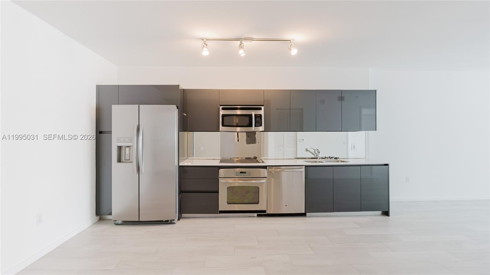 31 SE 6th St # 1906