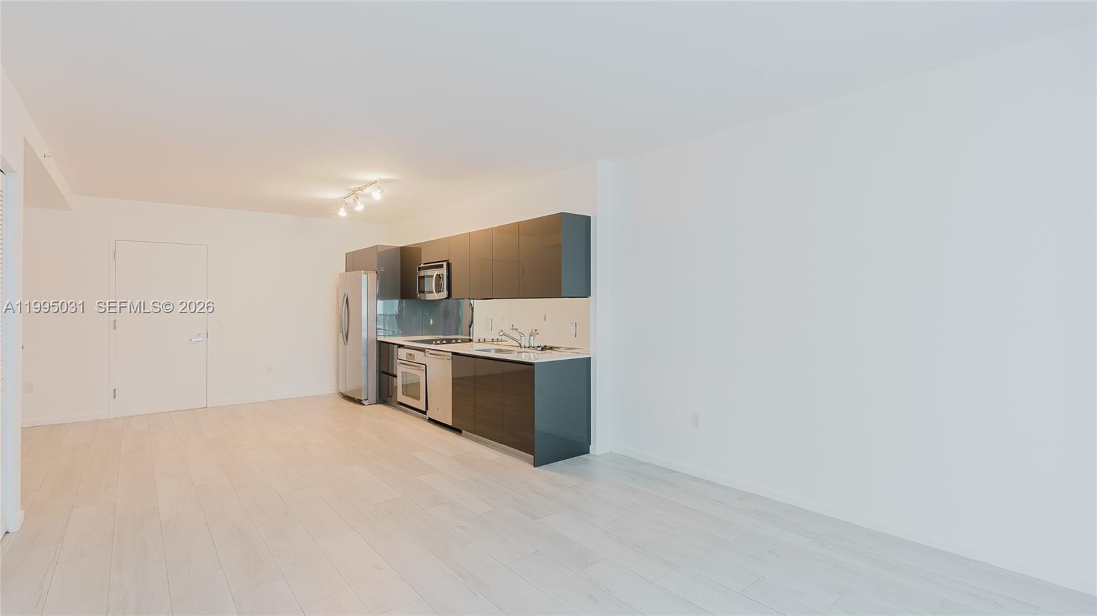 31 SE 6th St # 1906