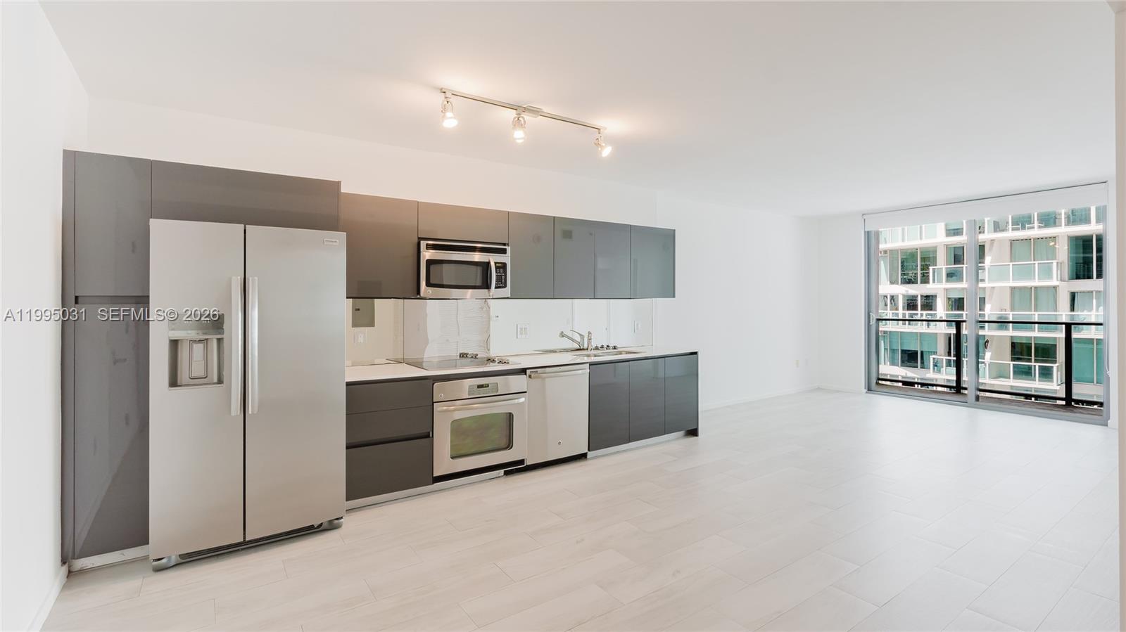 31 SE 6th St # 1906