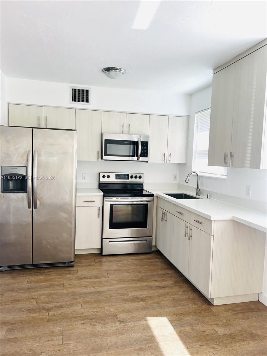 4203 SW 15 St # 2