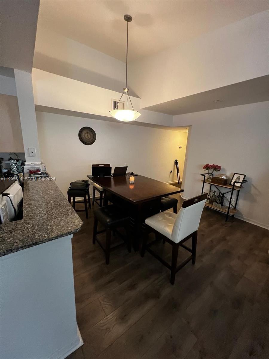 2548 Centergate Dr # 301