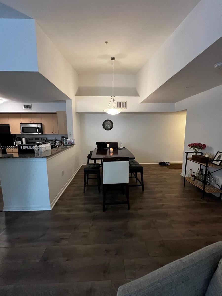 2548 Centergate Dr # 301