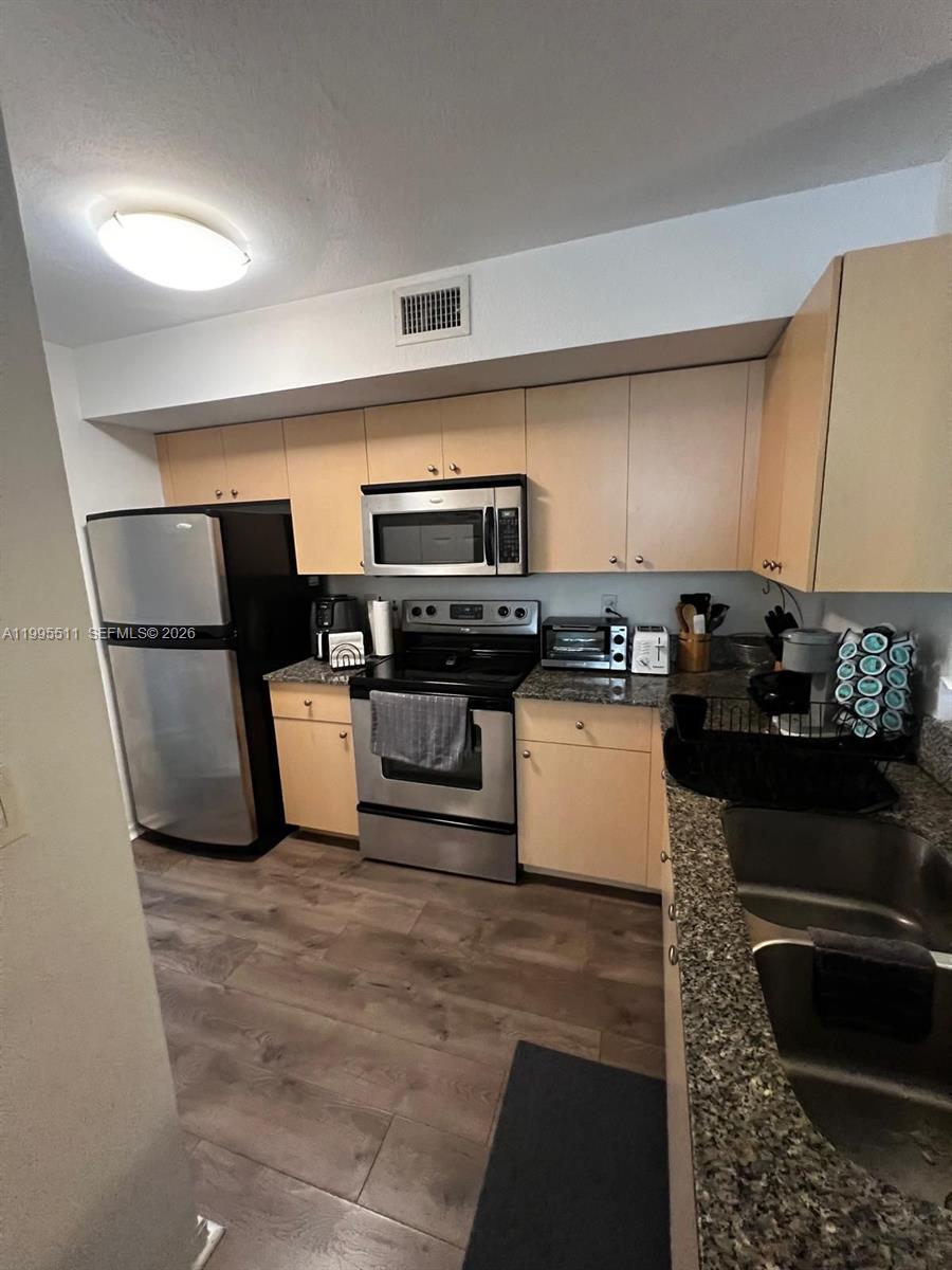 2548 Centergate Dr # 301