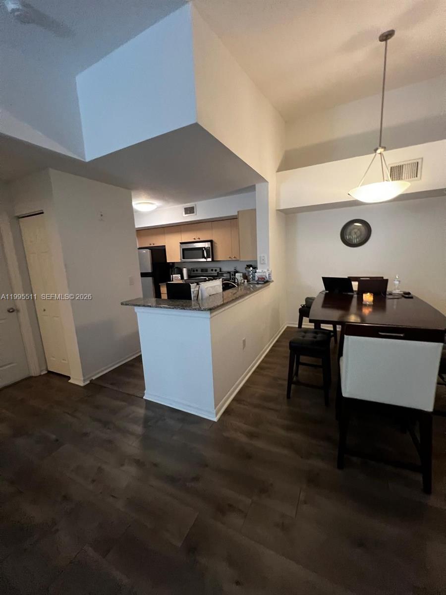 2548 Centergate Dr # 301