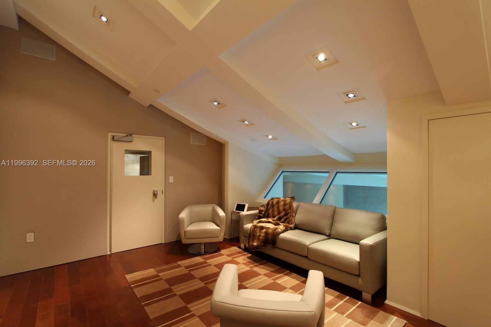 900 Brickell Key Blvd Unit: PH3403