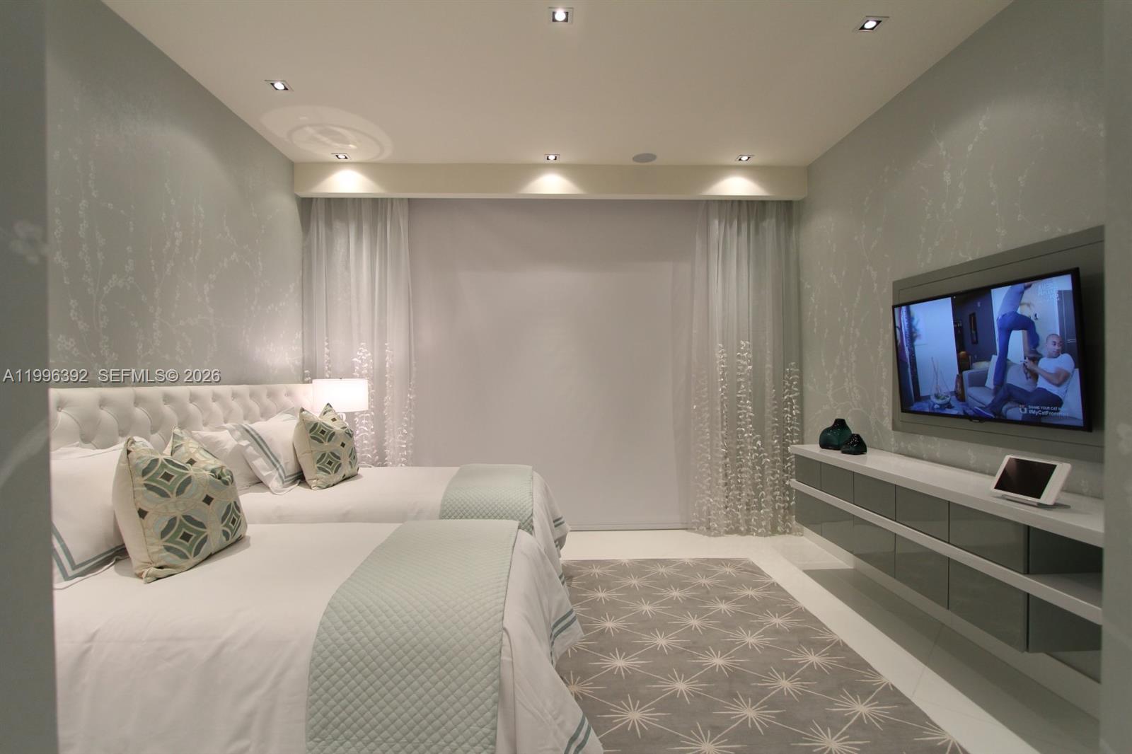 900 Brickell Key Blvd Unit: PH3403